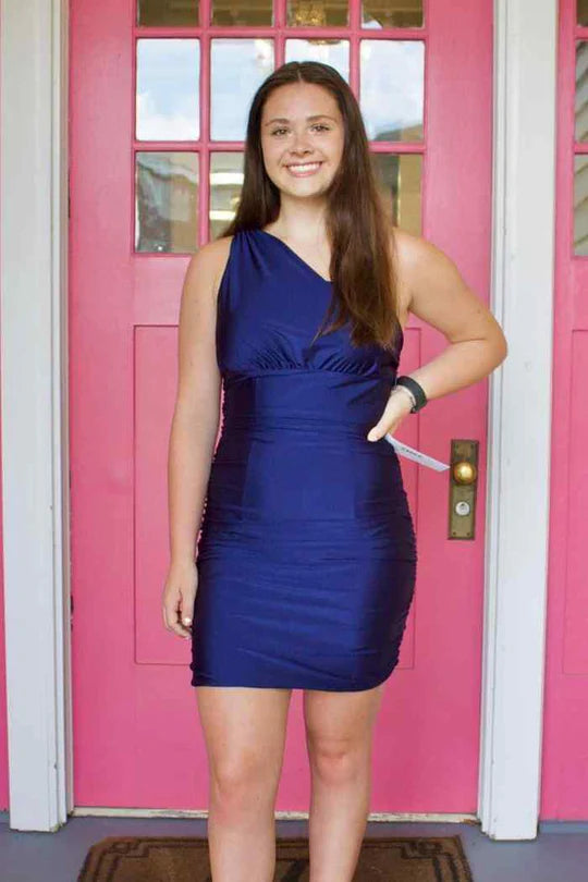 Vestido de fiesta ajustado con un solo hombro